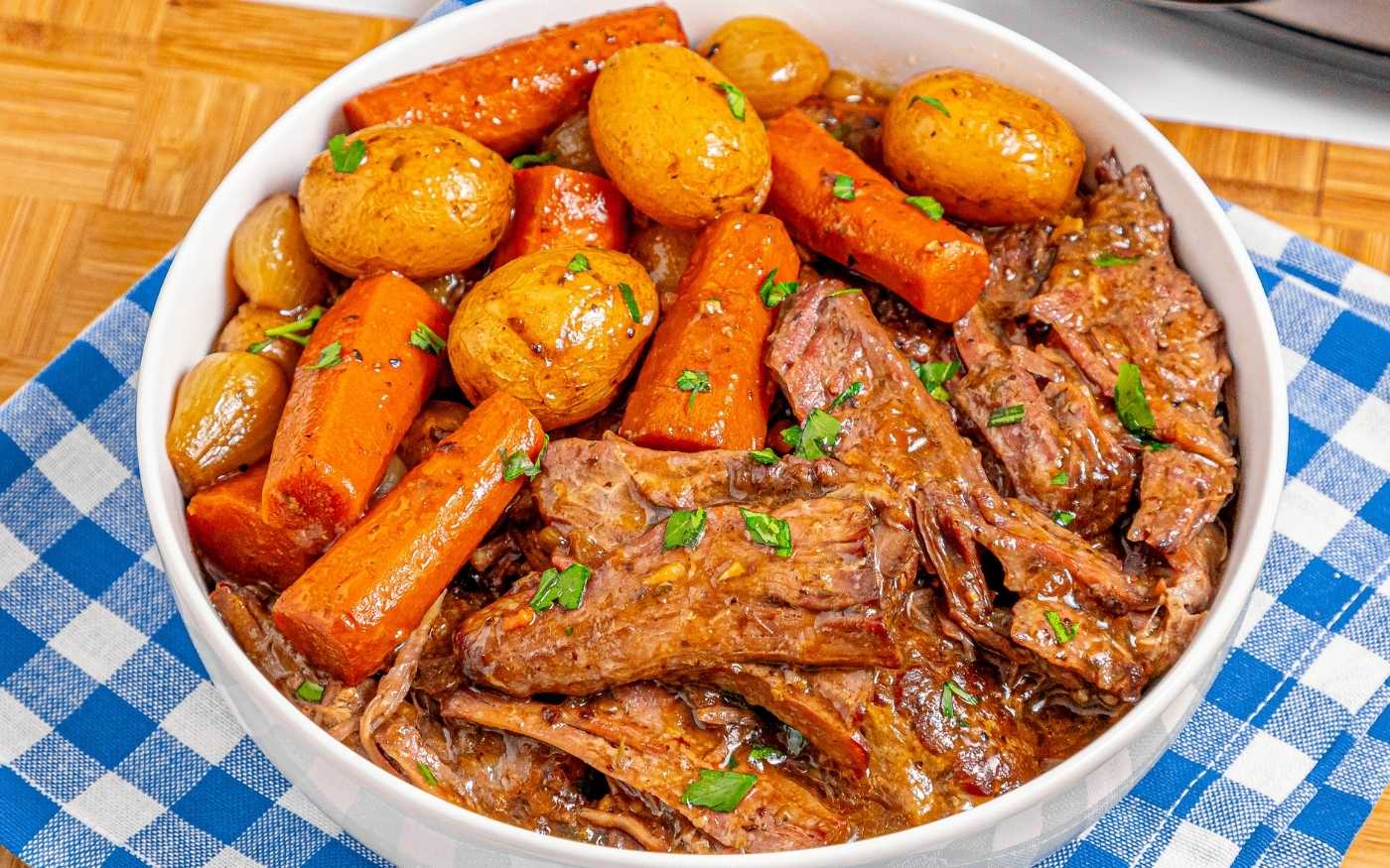 Achieve Deep Flavor: Slow Cooker Pot Roast Tips & Best Cuts